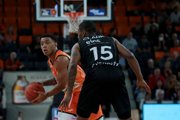 获反超泰超 获反超泰超